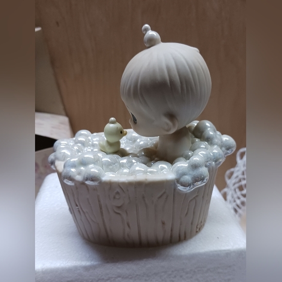 Precious Moments 1987#104817 "A Tub Full of Love" & 1995#1432 Garden of Friends - Picture 12 of 13